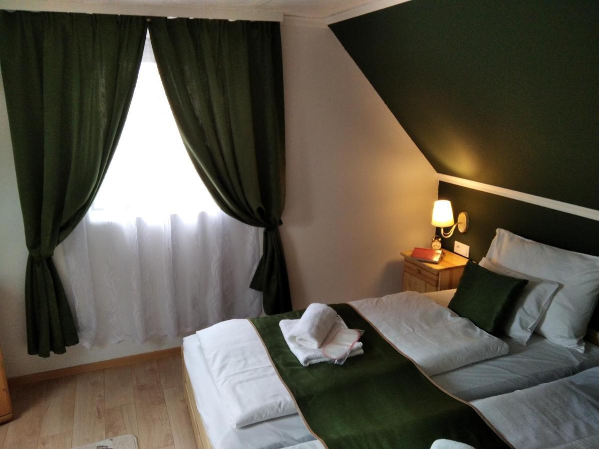 Moezsi Apartman Tolna Exterior photo